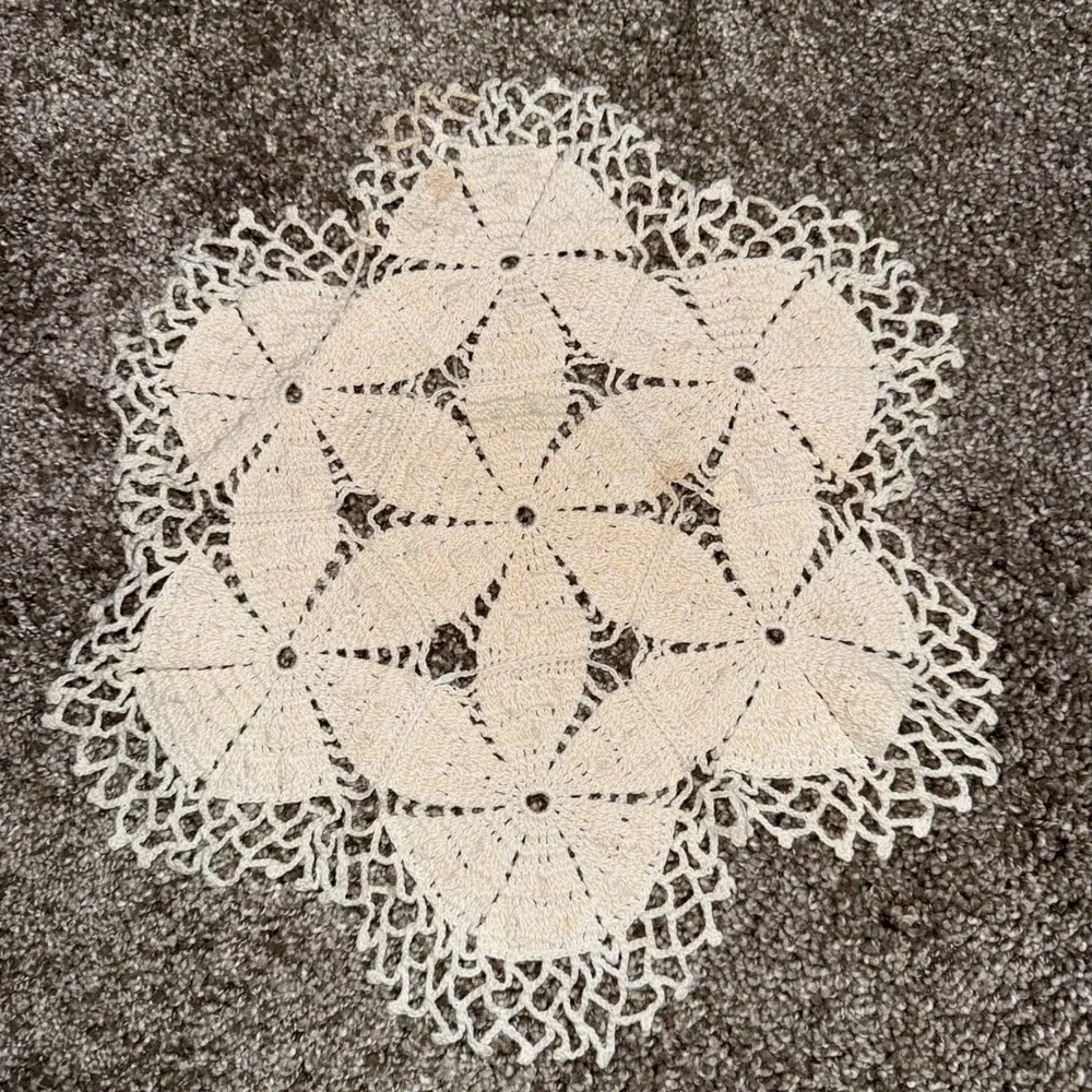 Unbranded Crochet Doily Set 4pc Off-White Good Vintage Lace Handmade Decor